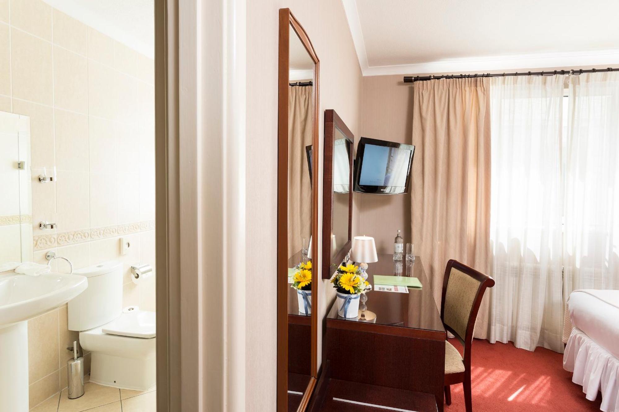 Hotel Savoy Saint Helier Jersey Exterior foto