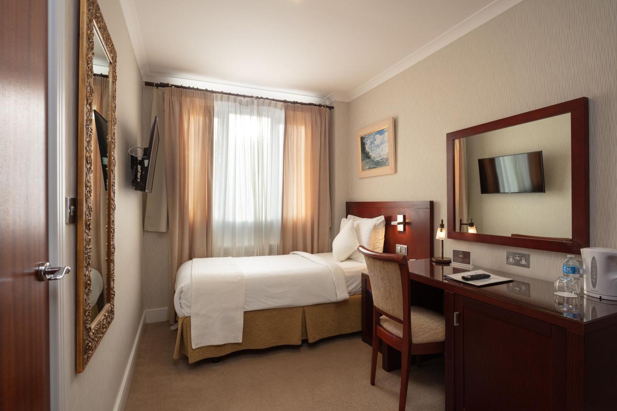Hotel Savoy Saint Helier Jersey Exterior foto